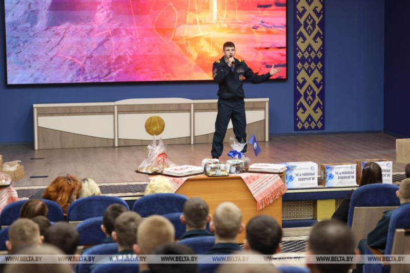 ФОТОФАКТ: Накануне Дня защитников Отечества акция "Мамины пироги" прошла в Университете МЧС