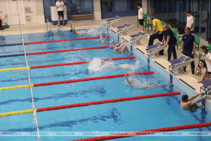 Награду получит каждый. Турнир "Спешиал Олимпикс" по водным видам спорта проходит в Минске