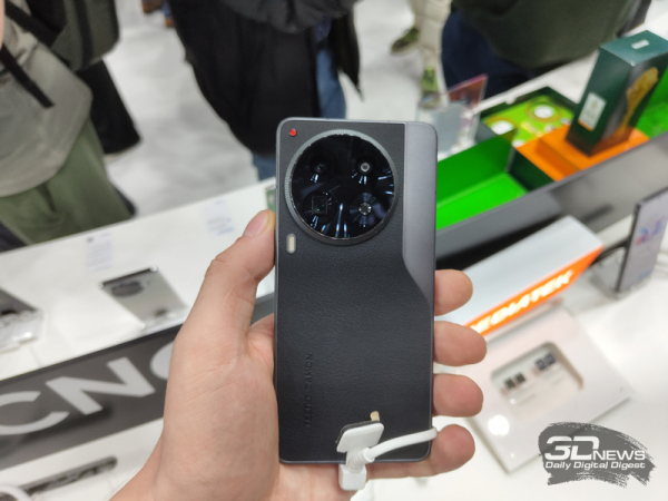 Tecno представила смартфон Camon 30 Premier 5G с технологией PolarAce и другие модели серии