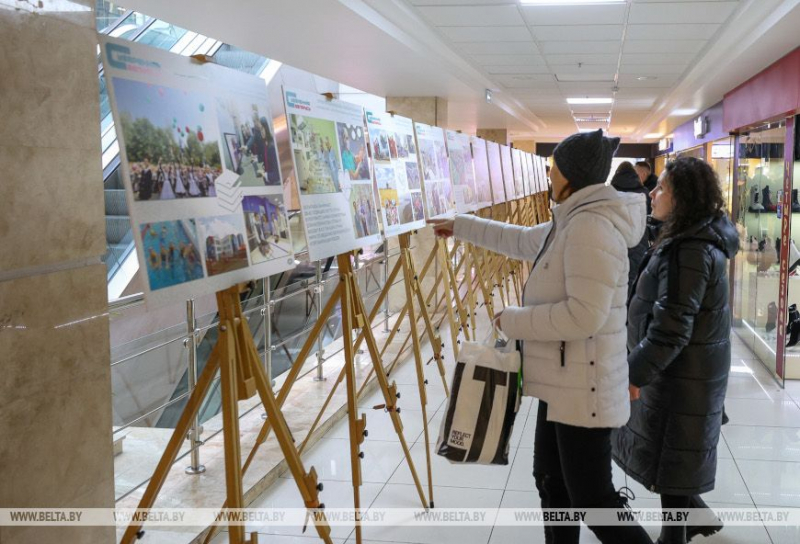 Жизнь страны в 100 снимках. Выставку "Суверенная Беларусь" представили в Бресте