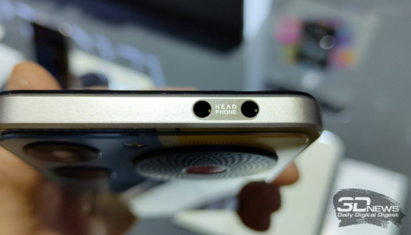 ZTE показала музыкальный смартфон Nubia Music с огромным внешним динамиком и светомузыкой