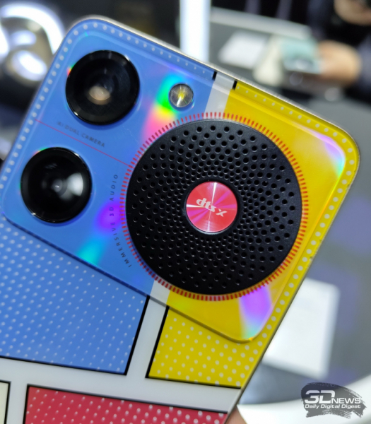ZTE показала музыкальный смартфон Nubia Music с огромным внешним динамиком и светомузыкой