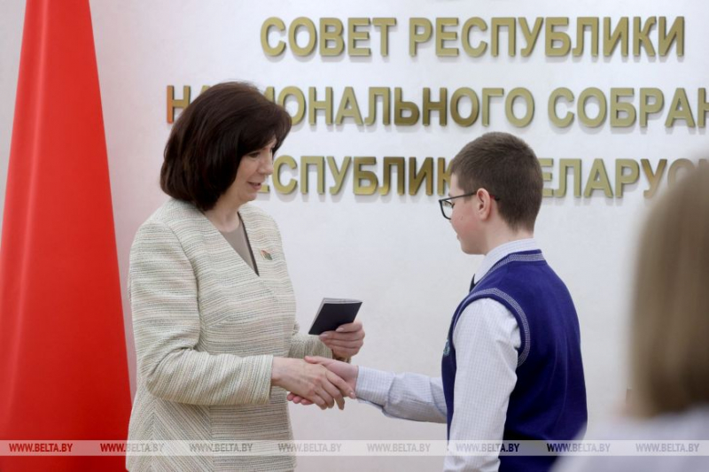 Кочанова: все законы, которые разрабатываются в нашей стране, должны соответствовать Конституции  3