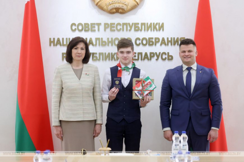 Кочанова: все законы, которые разрабатываются в нашей стране, должны соответствовать Конституции  3