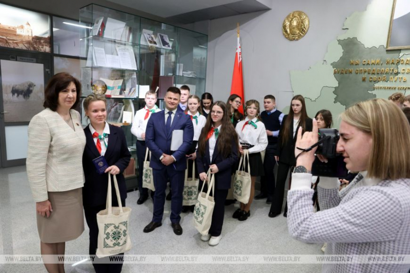Кочанова: все законы, которые разрабатываются в нашей стране, должны соответствовать Конституции  3