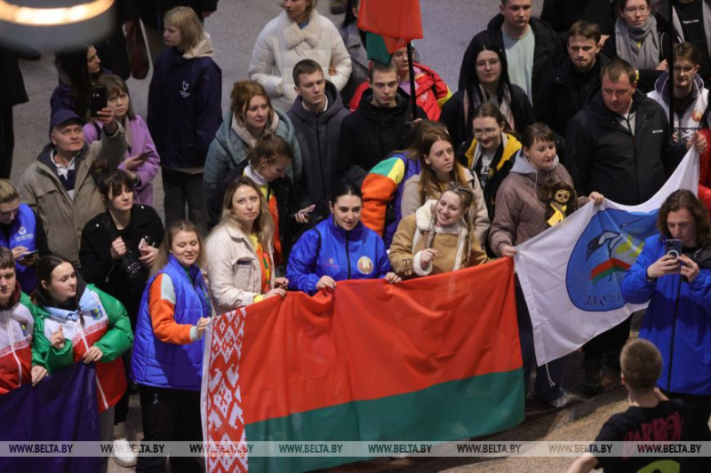 "Мы громко заявили о себе". Делегация Беларуси вернулась с Всемирного фестиваля молодежи в Сочи