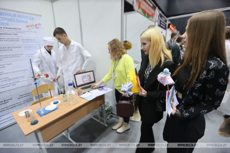 Около 120 учреждений образования представлены на выставке "Образование и карьера" в Минске 3