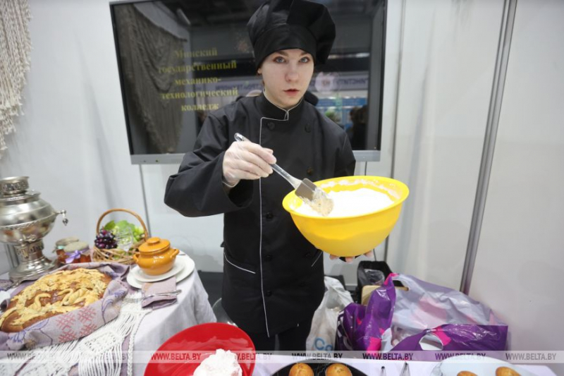 Около 120 учреждений образования представлены на выставке "Образование и карьера" в Минске 3