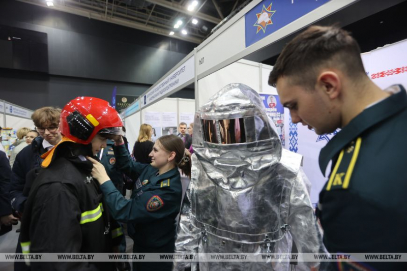 Около 120 учреждений образования представлены на выставке "Образование и карьера" в Минске 3
