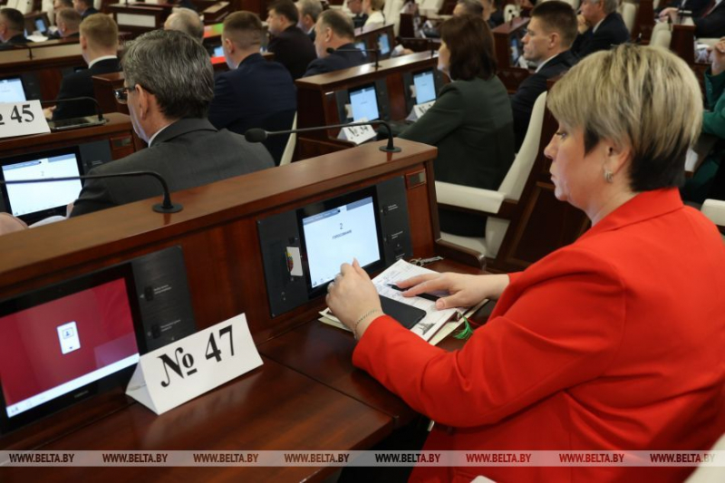 "Самому молодому депутату парламента 29 лет". Карпенко о новом составе Палаты представителей