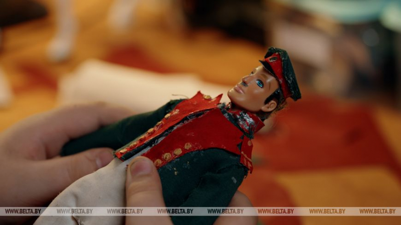 Школьник из Минска мастерит сабли, шьет мундиры для кукольных солдат и офицеров и готовится стать военным 3