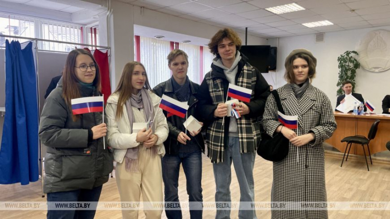 В Беларуси завершают работу участки для голосования на выборах президента РФ  3