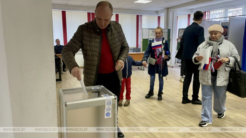 В Беларуси завершают работу участки для голосования на выборах президента РФ  3