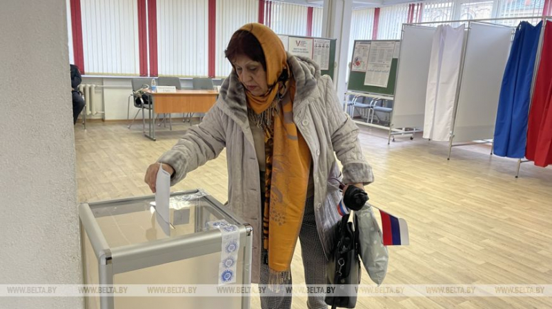 В Беларуси завершают работу участки для голосования на выборах президента РФ  3