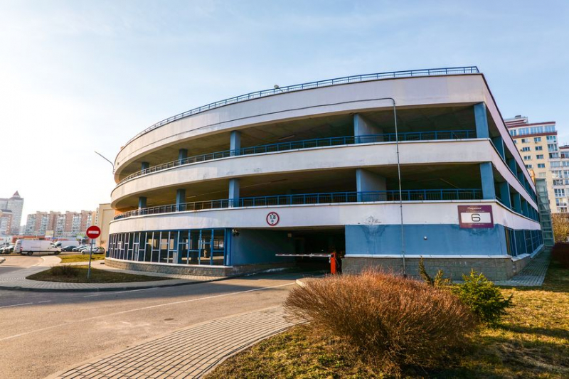 В паркинге комплекса "Вивальди" есть свободные места со скидкой 30% 3