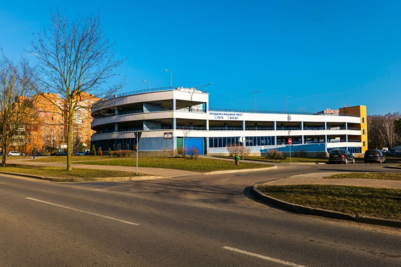В паркинге комплекса "Вивальди" есть свободные места со скидкой 30% 3