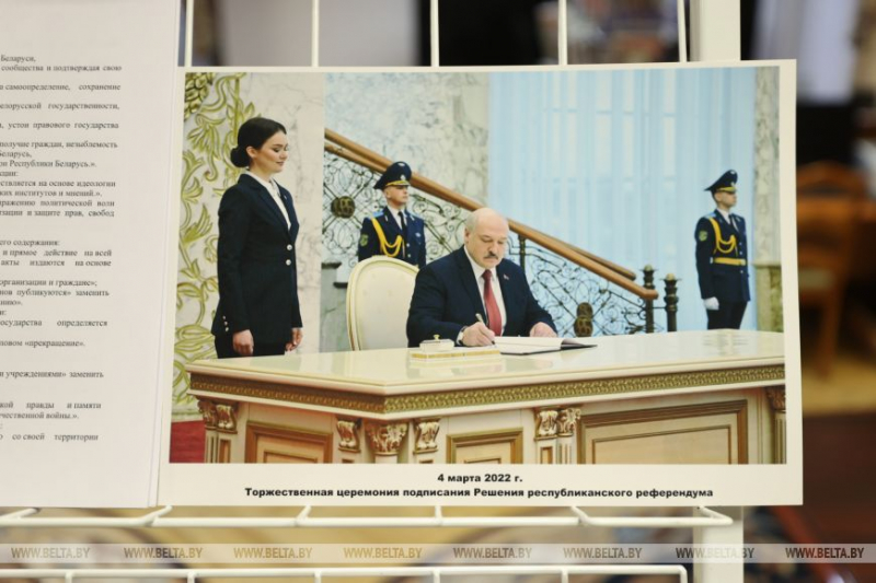 Выставку к 30-летию Конституции Республики Беларусь представили в Президентской библиотеке 3