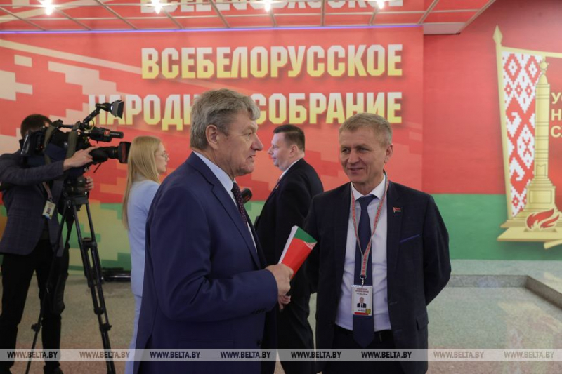 ФОТОФАКТ: Сегодня VII ВНС продолжит работу. Делегаты уже прибывают во Дворец Республики
