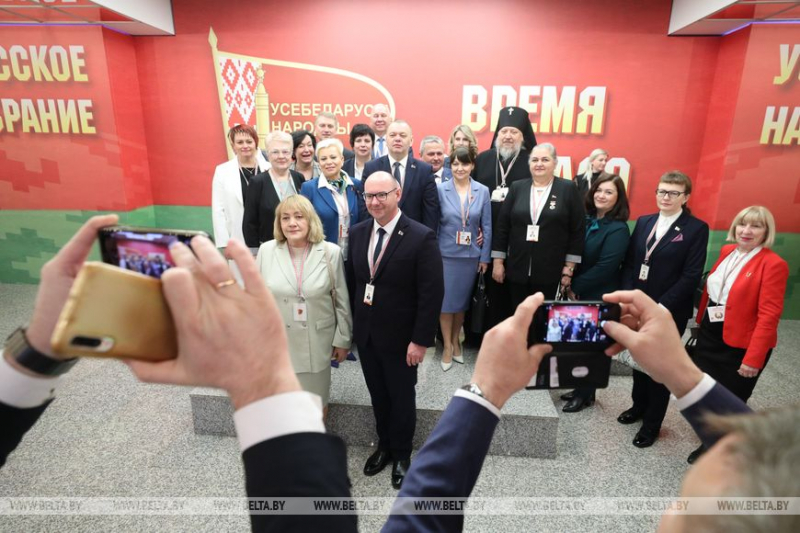 ФОТОФАКТ: Сегодня VII ВНС продолжит работу. Делегаты уже прибывают во Дворец Республики
