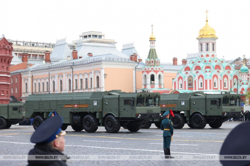 Ракетные комплексы и новейшие автомобили. Какая военная техника участвовала в параде на Красной площади