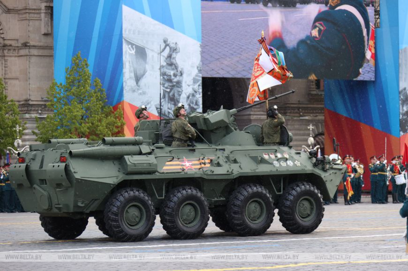Ракетные комплексы и новейшие автомобили. Какая военная техника участвовала в параде на Красной площади