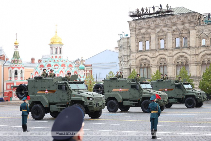 Ракетные комплексы и новейшие автомобили. Какая военная техника участвовала в параде на Красной площади