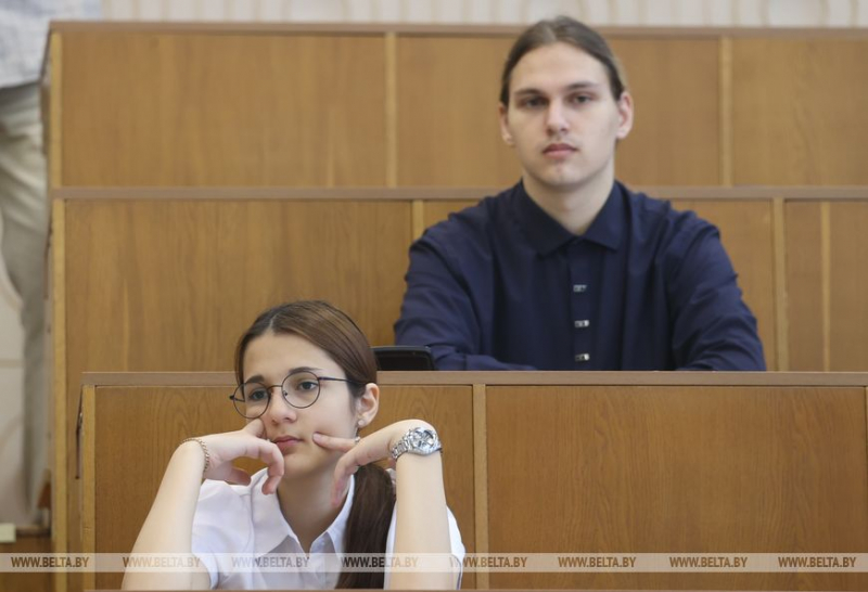 Задания ЦТ по белорусскому и русскому языкам выполняли более 9,6 тыс. абитуриентов  3