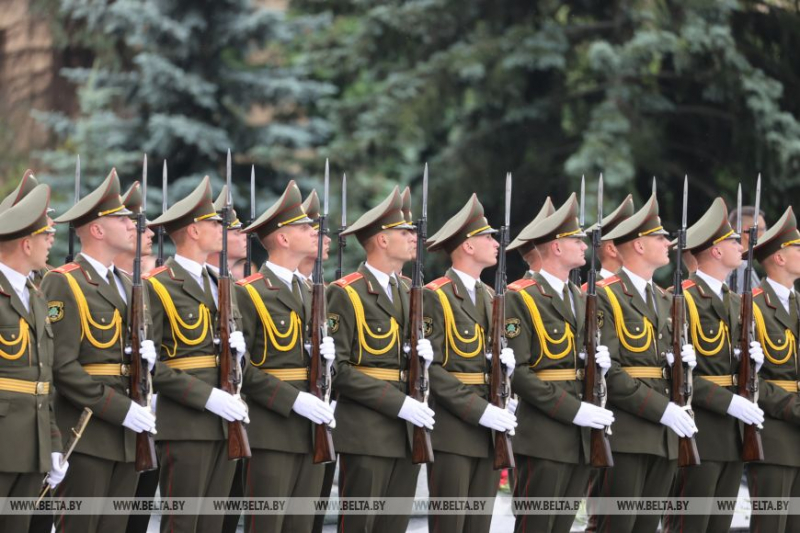 ФОТОФАКТ: Председатель Милли Меджлиса Азербайджана возложила венок к монументу Победы в Минске 3