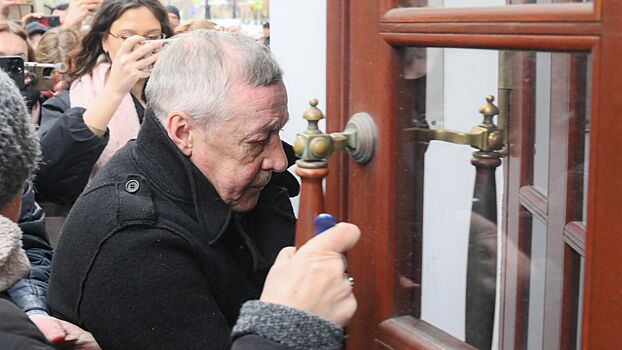 Efremov pogovoril s zhurnalistami posle vozvrashhenija iz kolonii a01cea0.jpg