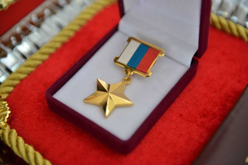 Матери погибшего в зоне СВО кубанского казака вручили звезду Героя России