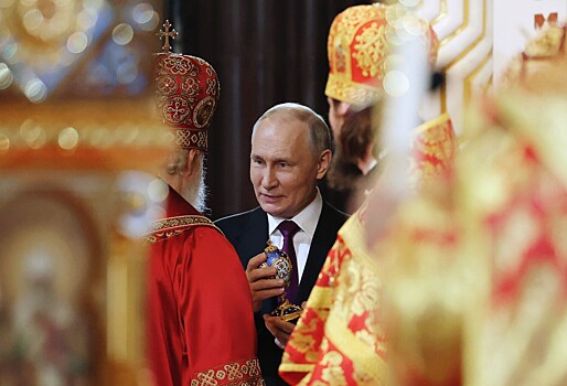 Putin i patriarh kirill obmenjalis podarkami na pashu v hrame hrista spasitelja a35acaa.jpg