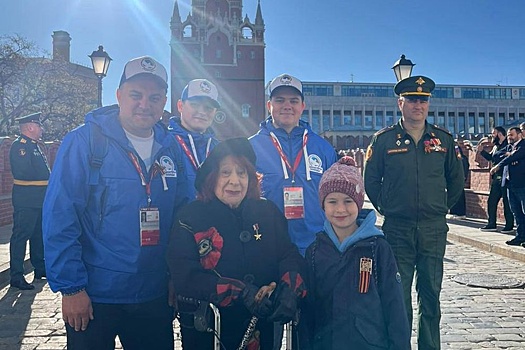 Gosti i voennaja tehnika nachali pribyvat na parad pobedy v moskve 54df11d.jpg