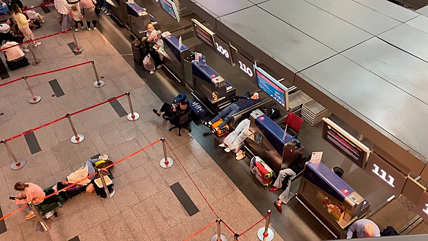 Iz za massovoj otmeny rejsov aeroport vnukovo perepolnen passazhirami 9cccf4b.jpg