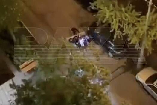 Moskvichi ustanovili divan na samokaty i poplatilis d2d3e86.jpg