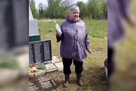 Rossijanam podarili po butylke vodki ko dnju pobedy 5455065.jpg