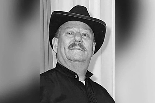Umer zasluzhennyj artist rossii jurij chekmarev 988943e.jpg