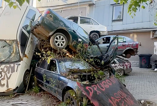 V centre moskvy vnezapno voznikla gruda razbityh mashin chto eto voobshhe takoe edee49c.jpg