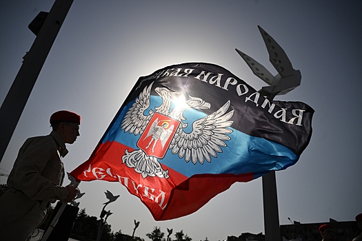 V donecke razvernuli 200 metrovyj flag dnr 3d9397d.jpg