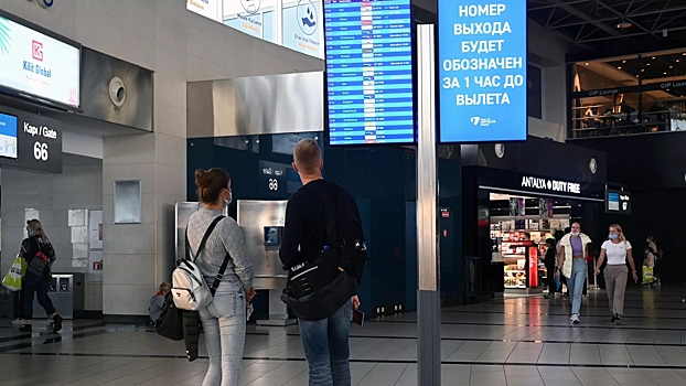 Ostavlennuju v aeroportu antali devochku vernuli v rossiju a22ebf0.jpg