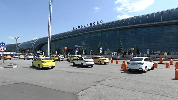 Pervye samolety s zastrjavshimi v oae rossijanami prizemlilis v moskve c01ec5e.jpg