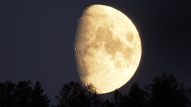 Nad rossiej vzoshla jarko oranzhevaja luna 84e70c8.jpg