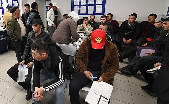 Chinovniki priehali k migrantam i rasskazali im o sposobe poluchenija grazhdanstva rossii 0f50cb3.jpg