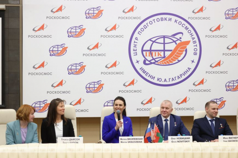 Белорусы в космосе, драники для экипажа и импульс науке. Подробности предполетной конференции космонавтов  3